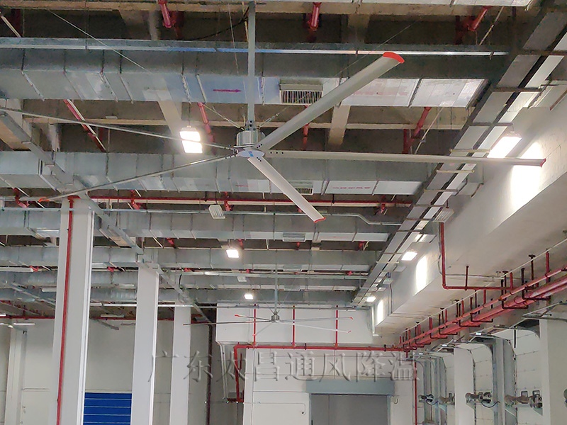 高大空間通風降溫一定要用工業(yè)大風扇,用了才知道效果這么好！