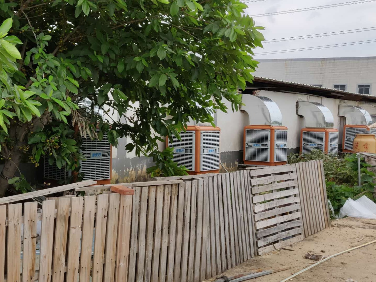 珍珠棉生產車間環(huán)?？照{降溫方案