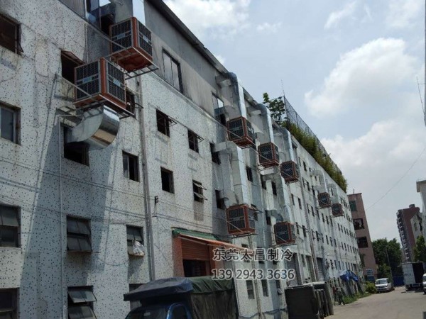 環(huán)?？照{(diào)是企業(yè)防暑降溫的必備設(shè)備。