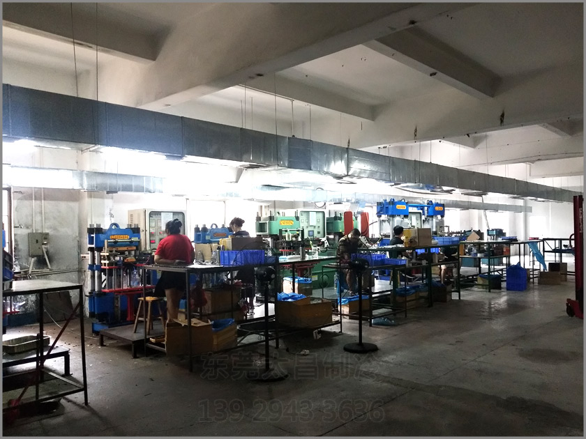 樟木頭吸盤廠車間降溫工程,環(huán)?？照{(diào),車間降溫,大型空調(diào),廠房降溫,潤東方環(huán)?？照{(diào)